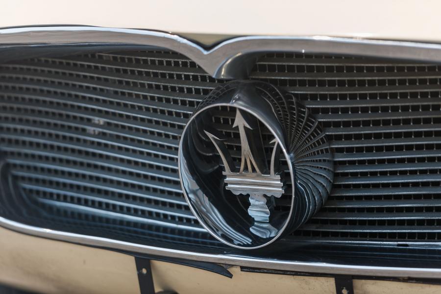 Логотип Maserati 3500 GT Spyder by Frua (AM101.268) 1957 года  (фото 18 из 26)